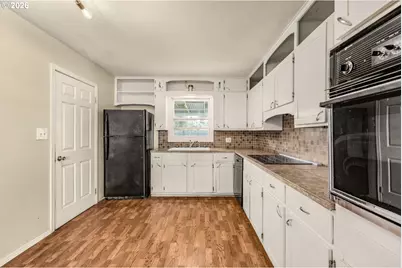 915 E Marquam St, Mount Angel, OR 97362 - Photo 7