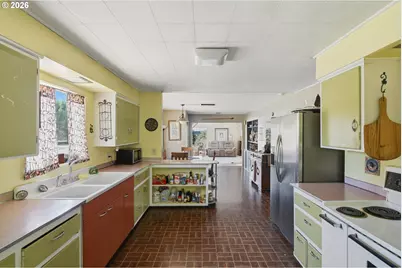 510 E 4th St, Coquille, OR 97423 - Photo 21