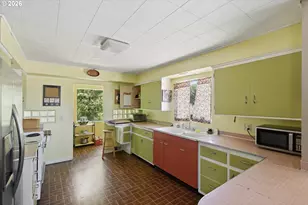 510 E 4th St, Coquille, OR 97423 - Photo 19