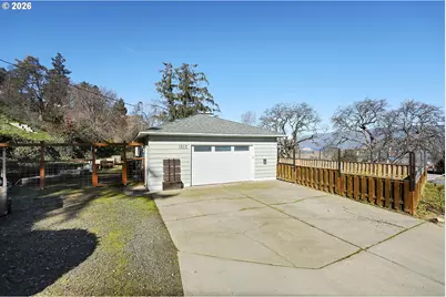 1513 Jefferson St, The Dalles, OR 97058 - Photo 5