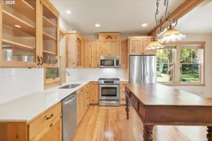 1806 Columbia St, Hood River, OR 97031 - Photo 9