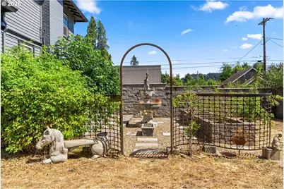 211 S 3rd St, Cottage Grove, OR 97424 - Photo 45