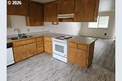 421 S 58th St #2, Springfield, OR 97478 - Photo 3