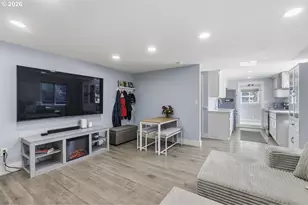 622 SE 111th Ave, Portland, OR 97216 - Photo 5