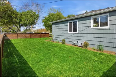 622 SE 111th Ave, Portland, OR 97216 - Photo 21