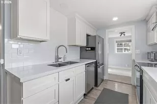 622 SE 111th Ave, Portland, OR 97216 - Photo 9