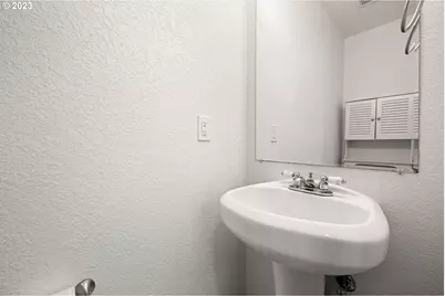 5218 SE Tenino Ct, Portland, OR 97206 - Photo 13