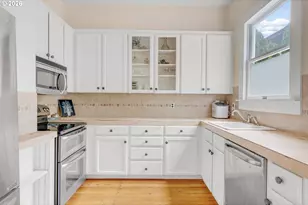 14 SW Whitaker St, Portland, OR 97239 - Photo 13