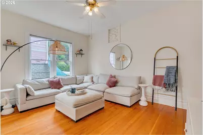 14 SW Whitaker St, Portland, OR 97239 - Photo 5