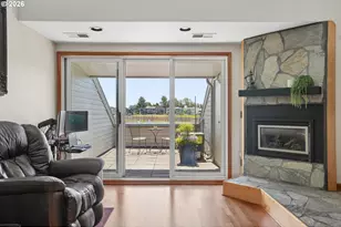 170 N Hayden Bay Dr, Portland, OR 97217 - Photo 9