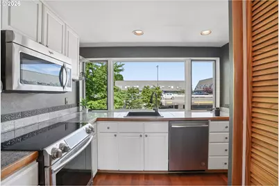 170 N Hayden Bay Dr, Portland, OR 97217 - Photo 17