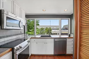 170 N Hayden Bay Dr, Portland, OR 97217 - Photo 17