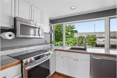 170 N Hayden Bay Dr, Portland, OR 97217 - Photo 15