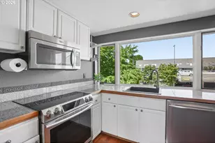 170 N Hayden Bay Dr, Portland, OR 97217 - Photo 15