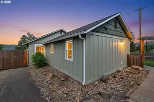 410 E 15th Pl, The Dalles, OR 97058 - Photo 3
