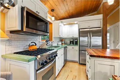 4005 NE Hassalo St, Portland, OR 97232 - Photo 39