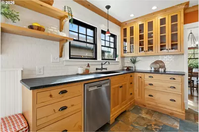 4005 NE Hassalo St, Portland, OR 97232 - Photo 7