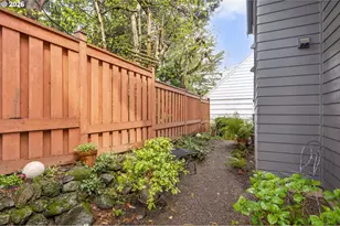 6925 SE Morrison Ave, Portland, OR 97215 - Photo 47