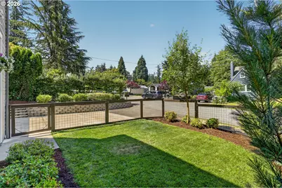9228 SW 50th Ave, Portland, OR 97219 - Photo 3