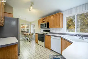 196 W 15th St, Lafayette, OR 97127 - Photo 13