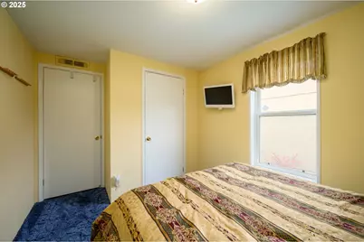 196 W 15th St, Lafayette, OR 97127 - Photo 23