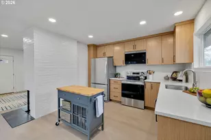 18124 SE Stephens St, Portland, OR 97233 - Photo 9