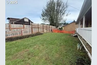 728 N Elliott St, Coquille, OR 97423 - Photo 3
