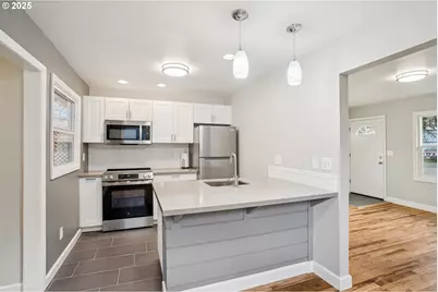 1405 SE 85th Ave, Portland, OR 97216 - Photo 9