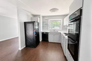 14645 SE Mill St, Portland, OR 97233 - Photo 7