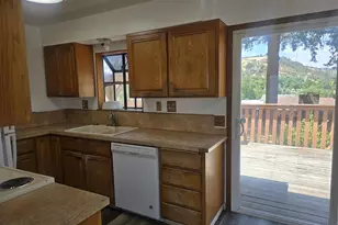 1515 Mt Hood St, The Dalles, OR 97058 - Photo 9