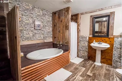 12407 Highway 36, Swisshome, OR 97480 - Photo 21