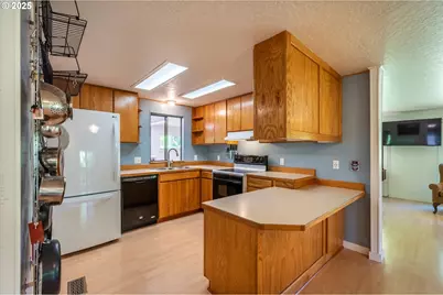 93126 Snedden Ln, Coos Bay, OR 97420 - Photo 11