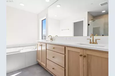 404 W 20th Way, La Center, WA 98629 - Photo 9