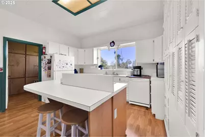 1878 Trails End Ln, Sutherlin, OR 97479 - Photo 13