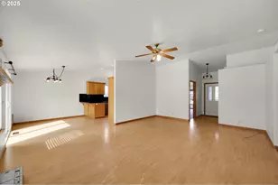 589 Mary Neal Ln, Creswell, OR 97426 - Photo 9