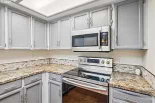 12316 SE 104th Ct, Happy Valley, OR 97086 - Photo 11