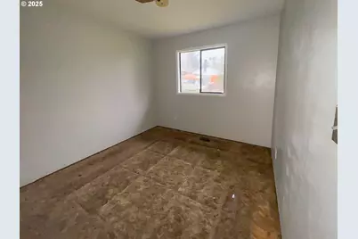 16830 SE Rhine St, Portland, OR 97236 - Photo 9