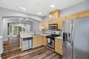 10801 SW Canterbury Ln, Portland, OR 97224 - Photo 9