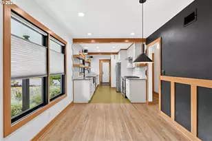 7021 SW Stephen Ln, Portland, OR 97225 - Photo 9