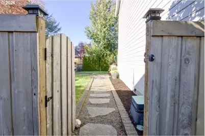 16782 SW Hargis Rd, Beaverton, OR 97007 - Photo 33