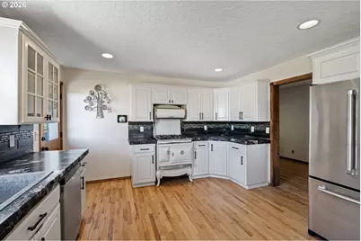 3955 Sunset Hills Dr, Turner, OR 97392 - Photo 5
