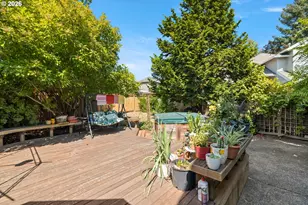 16085 NW Harriet Ct, Beaverton, OR 97006 - Photo 27