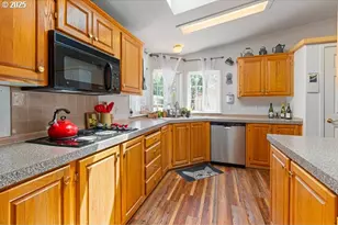 310 Pitney Ln, Junction City, OR 97448 - Photo 9