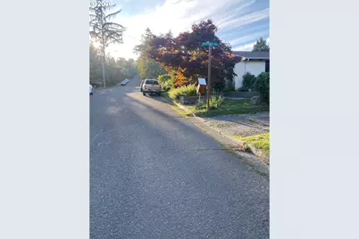 2493 Portland Aly, Eugene, OR 97405 - Photo 11
