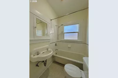 2202 NE Everett St, Portland, OR 97232 - Photo 27