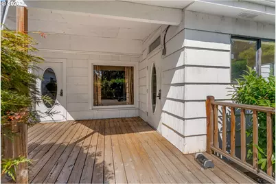 1270 N Main Ave, White Salmon, WA 98672 - Photo 9