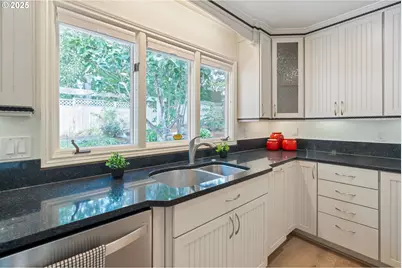 6827 SW Windemere Loop, Portland, OR 97225 - Photo 23