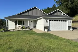 946 S Calapooia St, Sutherlin, OR 97479 - Photo 1