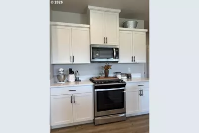 946 S Calapooia St, Sutherlin, OR 97479 - Photo 9