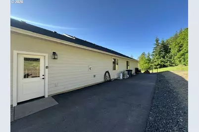 946 S Calapooia St, Sutherlin, OR 97479 - Photo 23